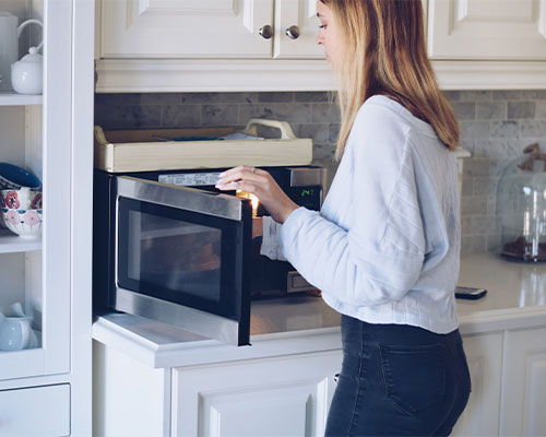 HOW TO USE THE MICROWAVE CORRECTLY?