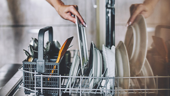 Comment nettoyer un lave-vaisselle après une utilisation intensive?
