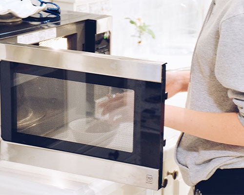 Comment nettoyer le micro-ondes?