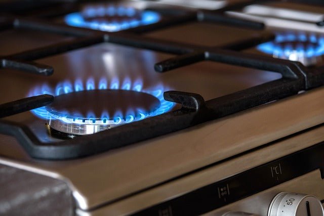 How to Properly Clean and Maintain Your Oven for Peak Performance - BonPrix Électroménagers