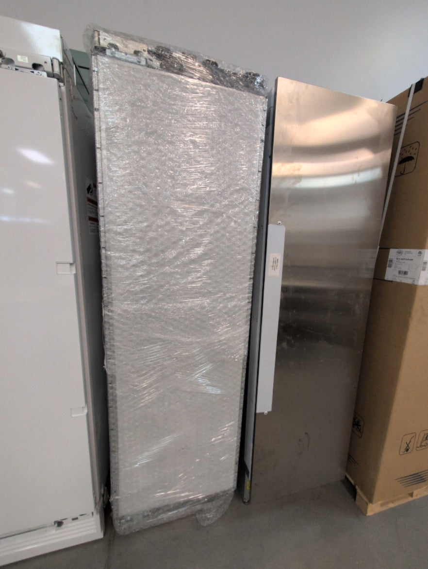SKSCF2401P - FREEZERS - Signature Kitchen Suite - Panel Ready - Open Box - BonPrix Électroménagers