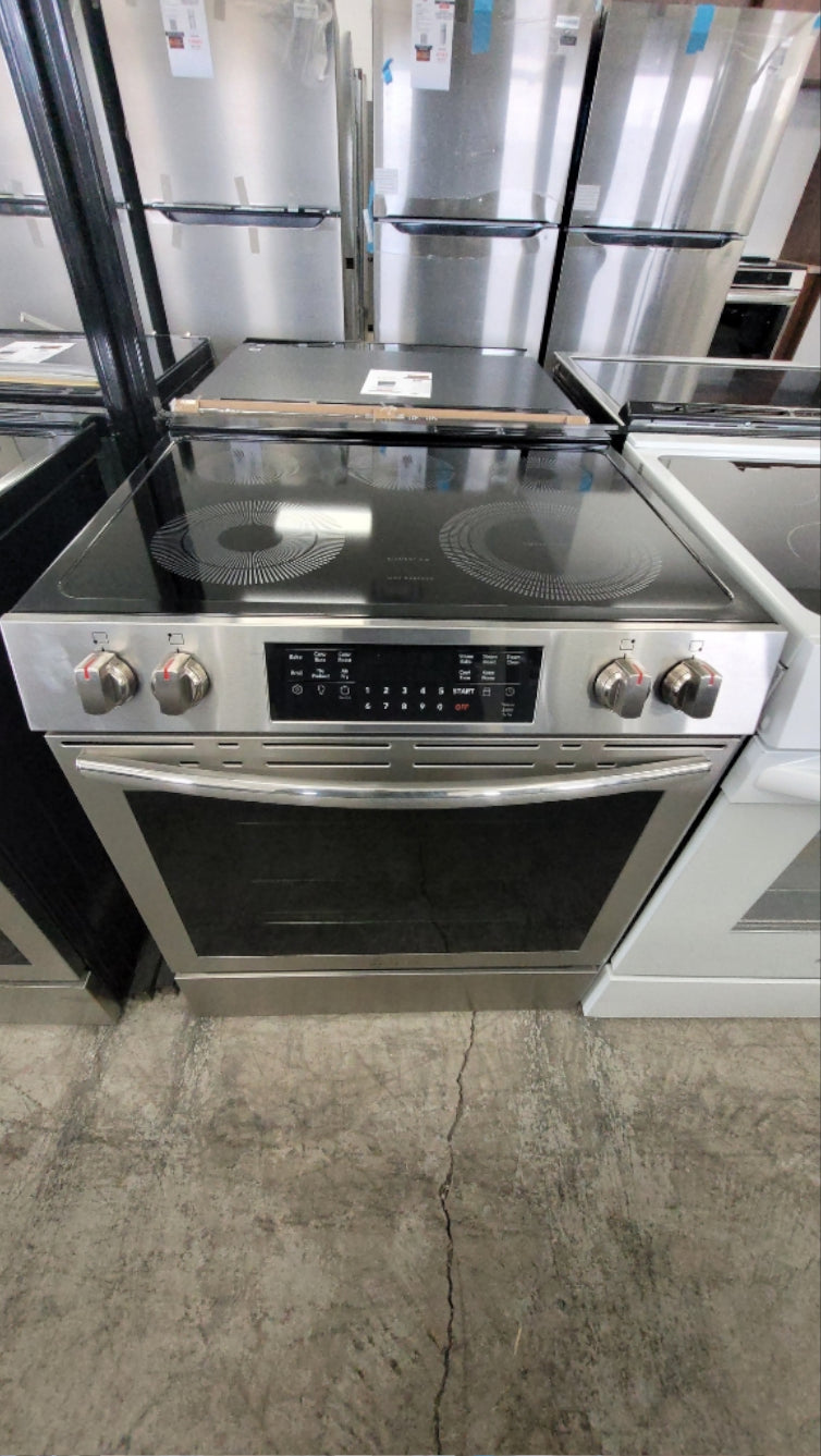 GCFE305CBF - RANGES - Frigidaire - Electric - Stainless Steel - Open Box - BonPrix Électroménagers