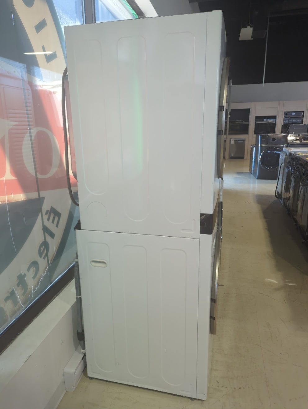 WKE100HWA - LAUNDRY CENTERS - LG - Stacked Washer/Dryer - Electric - White - Open Box