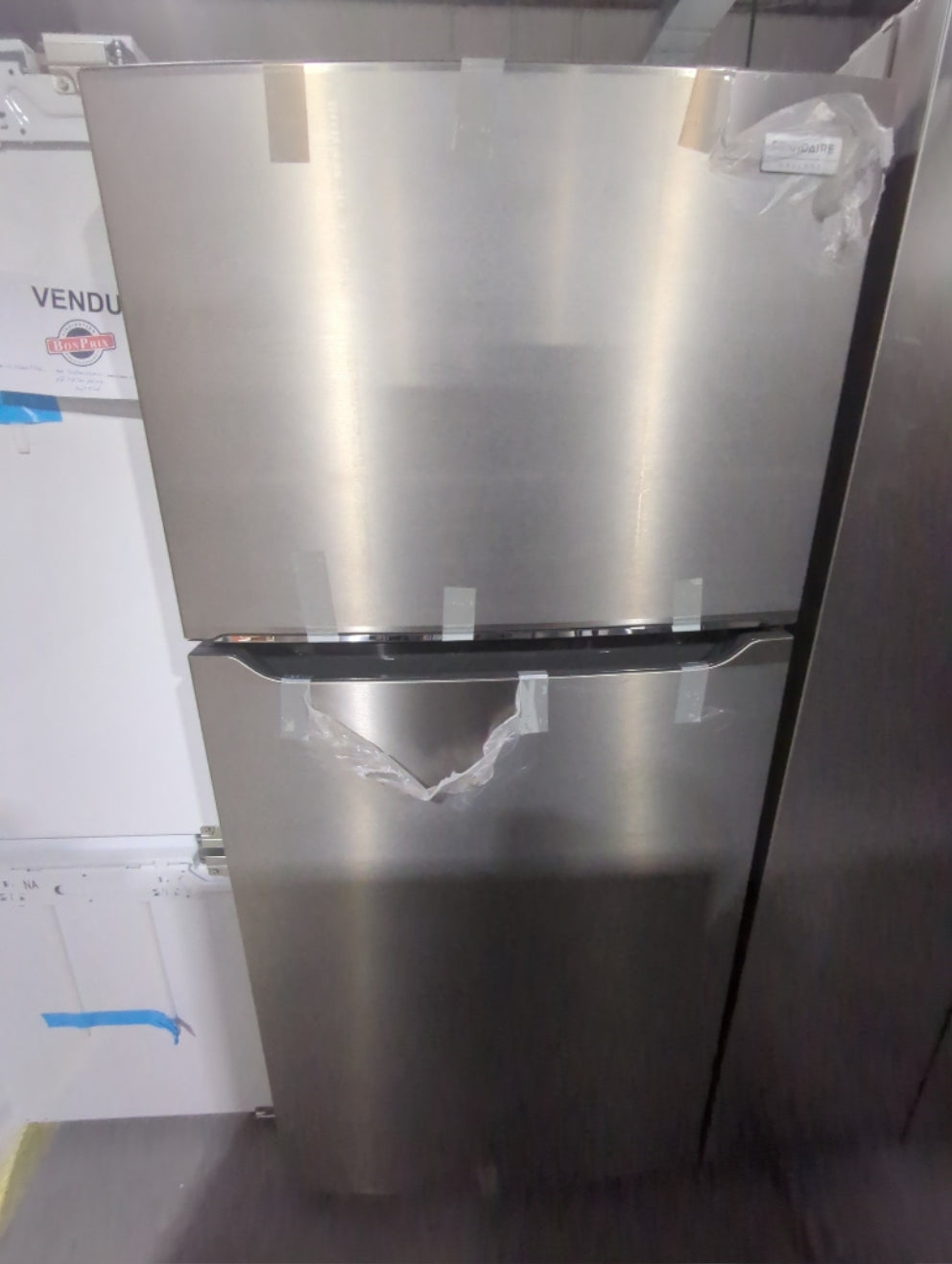 GRTE2055AF - REFRIGERATORS - Frigidaire - Top Freezer - Stainless Steel - Open Box - BonPrix Électroménagers