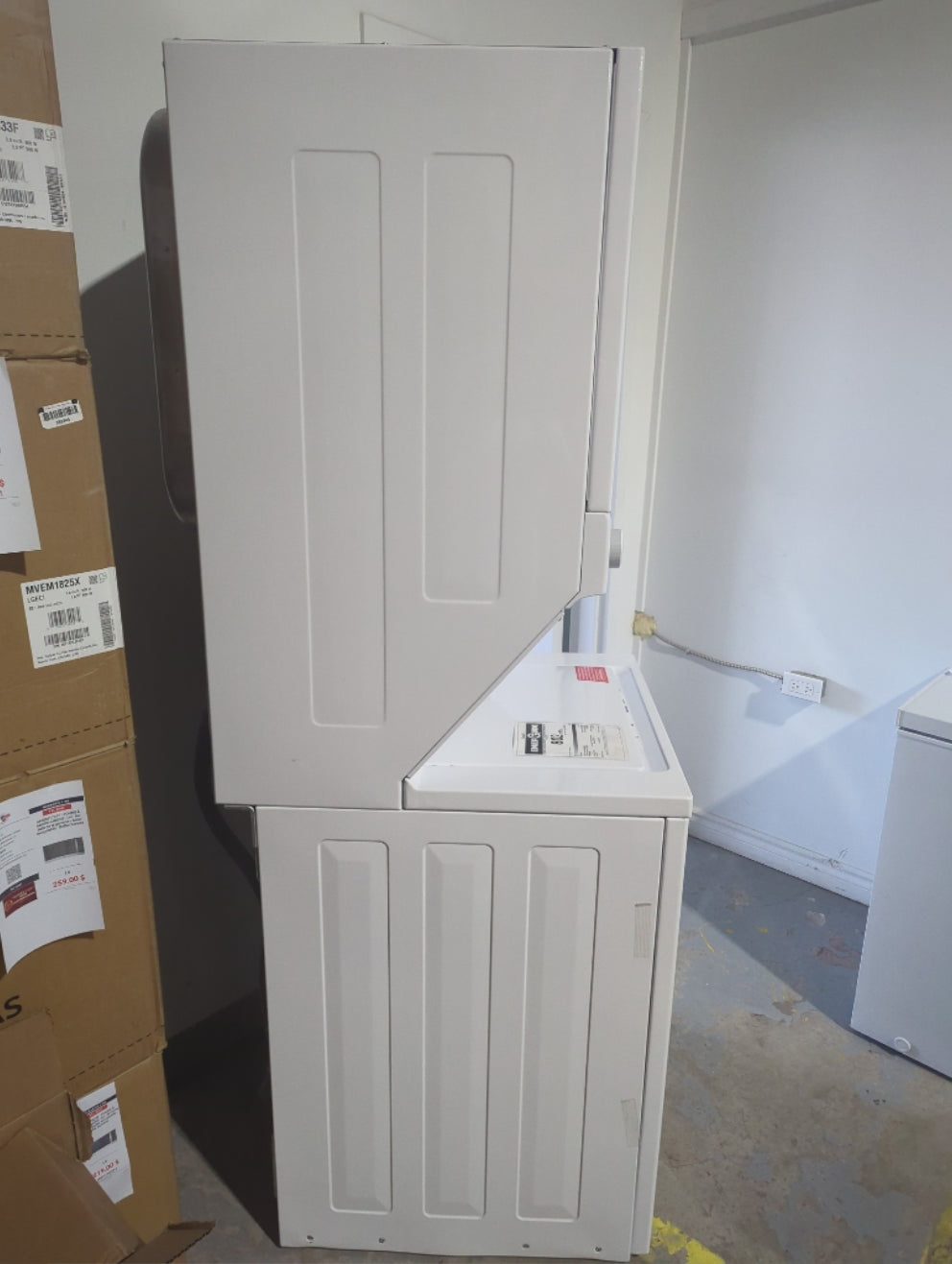 FLCE752CAW - LAUNDRY CENTERS - Frigidaire - Stacked Washer/Dryer - Electric - White - Open Box