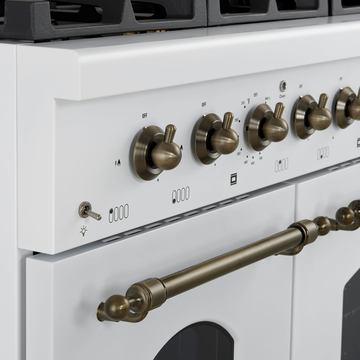 Forno Antico 48-Inch Freestanding Gas Range, White, Antique Brass Design, 8 Burners, Griddle, Double Ovens, Energy Efficient - BonPrix Électroménagers