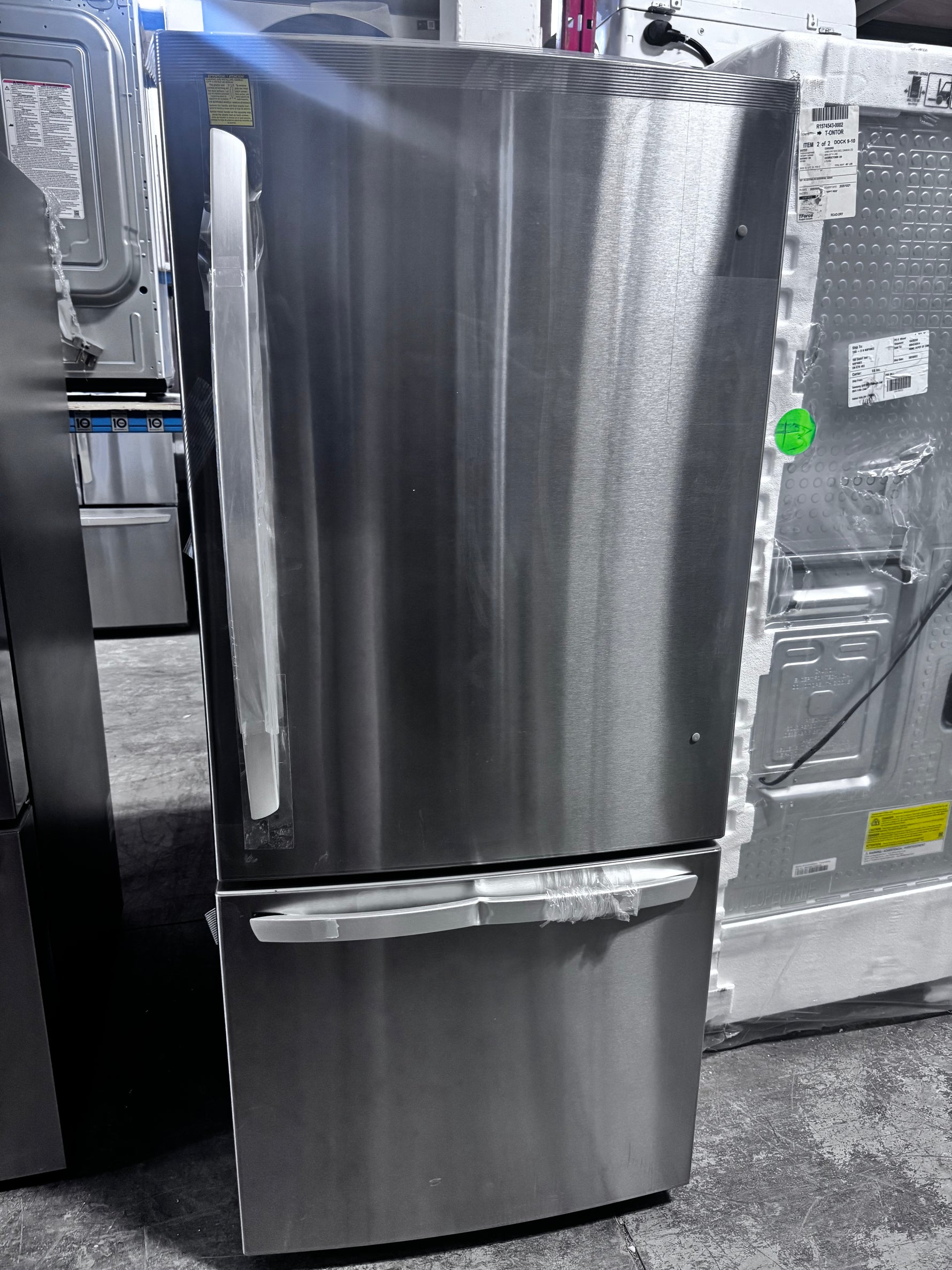 LRDNS2200S - REFRIGERATORS - LG - Bottom Freezer - Stainless Steel - Open Box - BonPrix Électroménagers