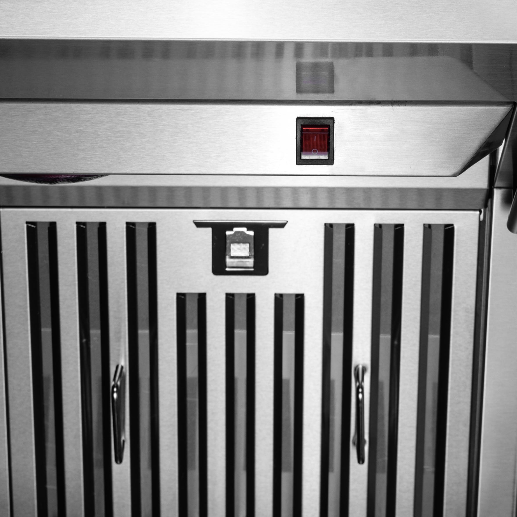 Savona 60-Inch Wall Mount Range Hood, Baffle Filters & Backsplash, Heating Lamps - BonPrix Électroménagers