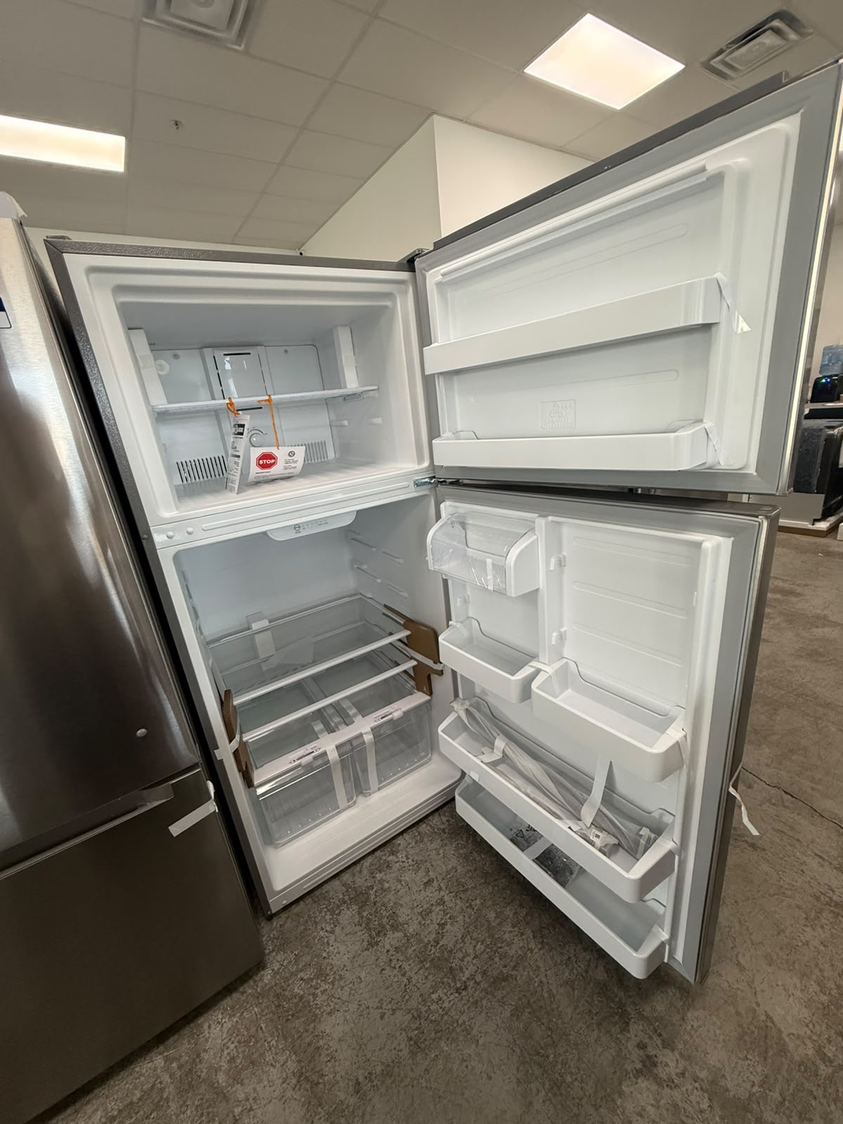 MRT18B2ASL - RÉFRIGÉRATEURS - Midea - Congélateur supérieur - Acier inoxydable - Boîte Ouverte