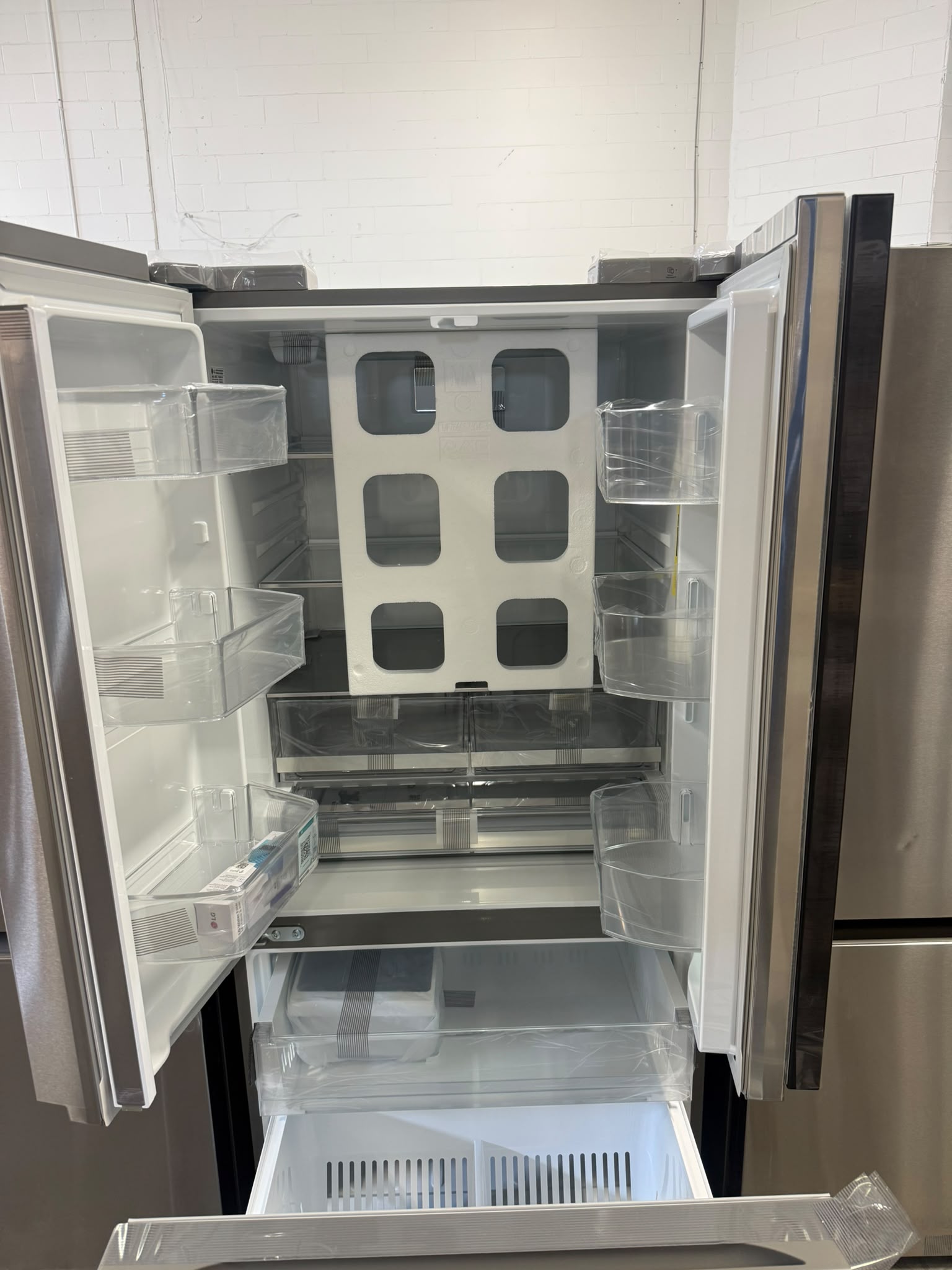 LF25S6206S - REFRIGERATORS - LG - French 3-Door - Stainless Steel - Open Box