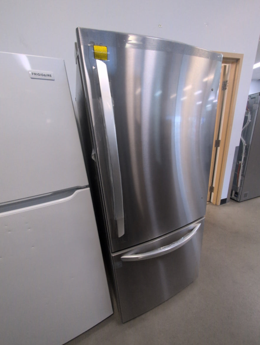 LRDNS2200S - REFRIGERATORS - LG - Bottom Freezer - Stainless Steel - Open Box - BonPrix Électroménagers