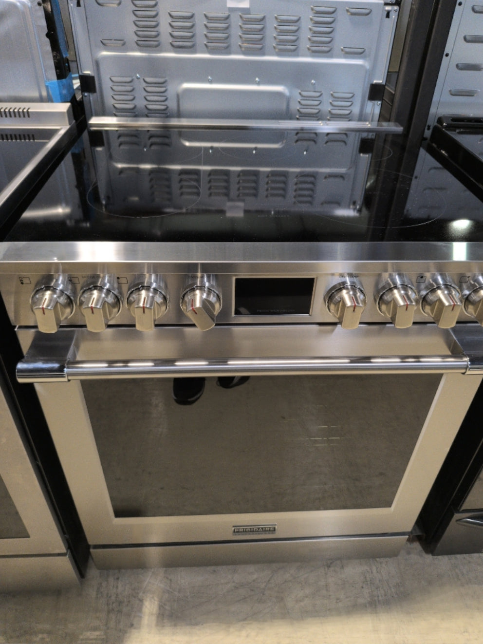 PCFE308CAF - RANGES - Frigidaire Professional - Electric - Stainless Steel - Open Box - BonPrix Électroménagers