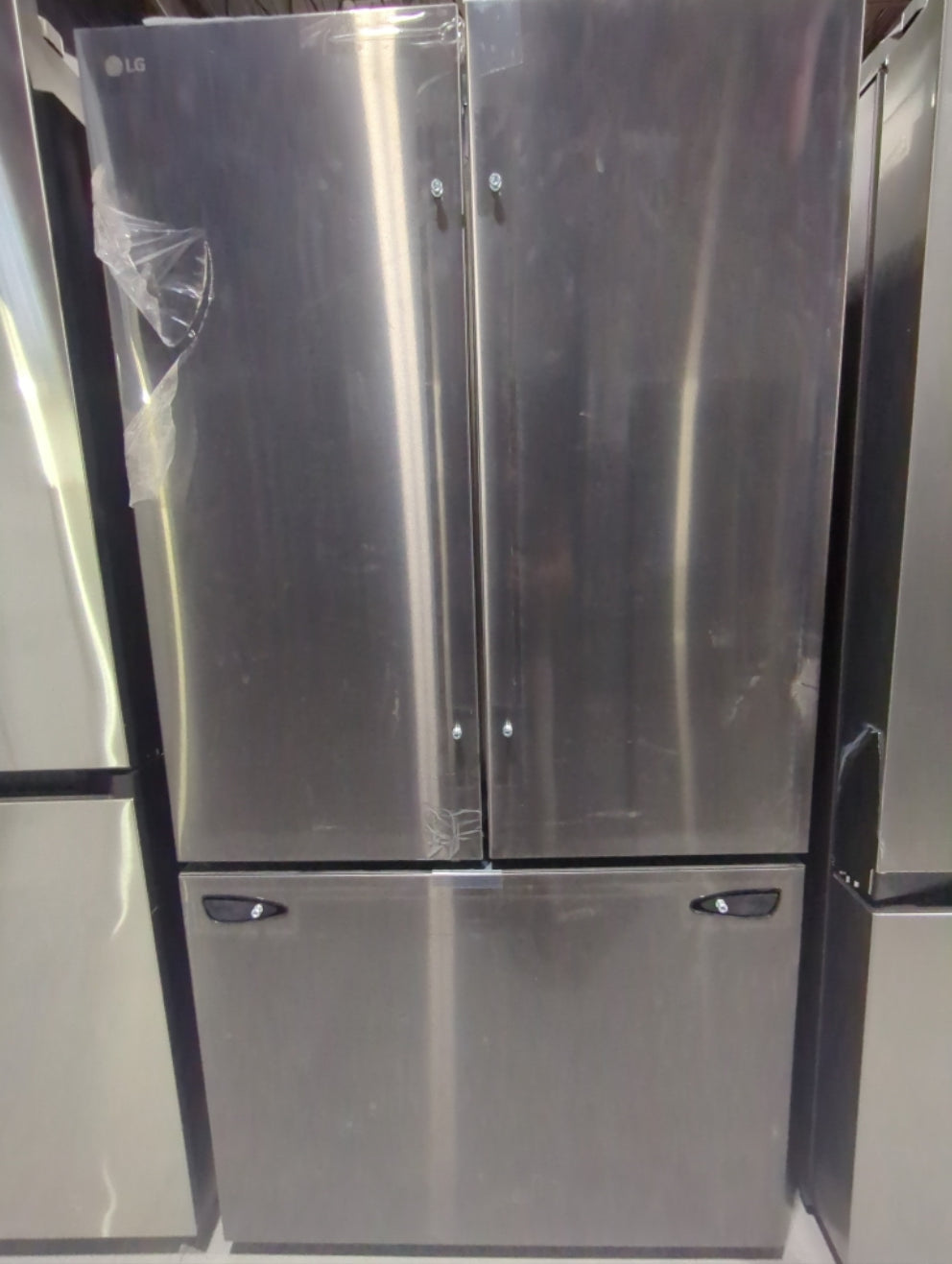 LRFLC2706D - REFRIGERATORS - LG - French 3-Door - Black Stainless - Open Box