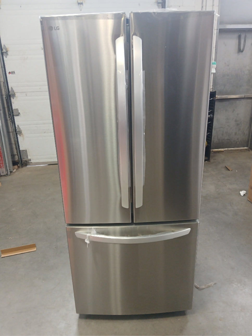 LRFNS2200S - REFRIGERATORS - LG - French 3-Door - Stainless Steel - Open Box - BonPrix Électroménagers