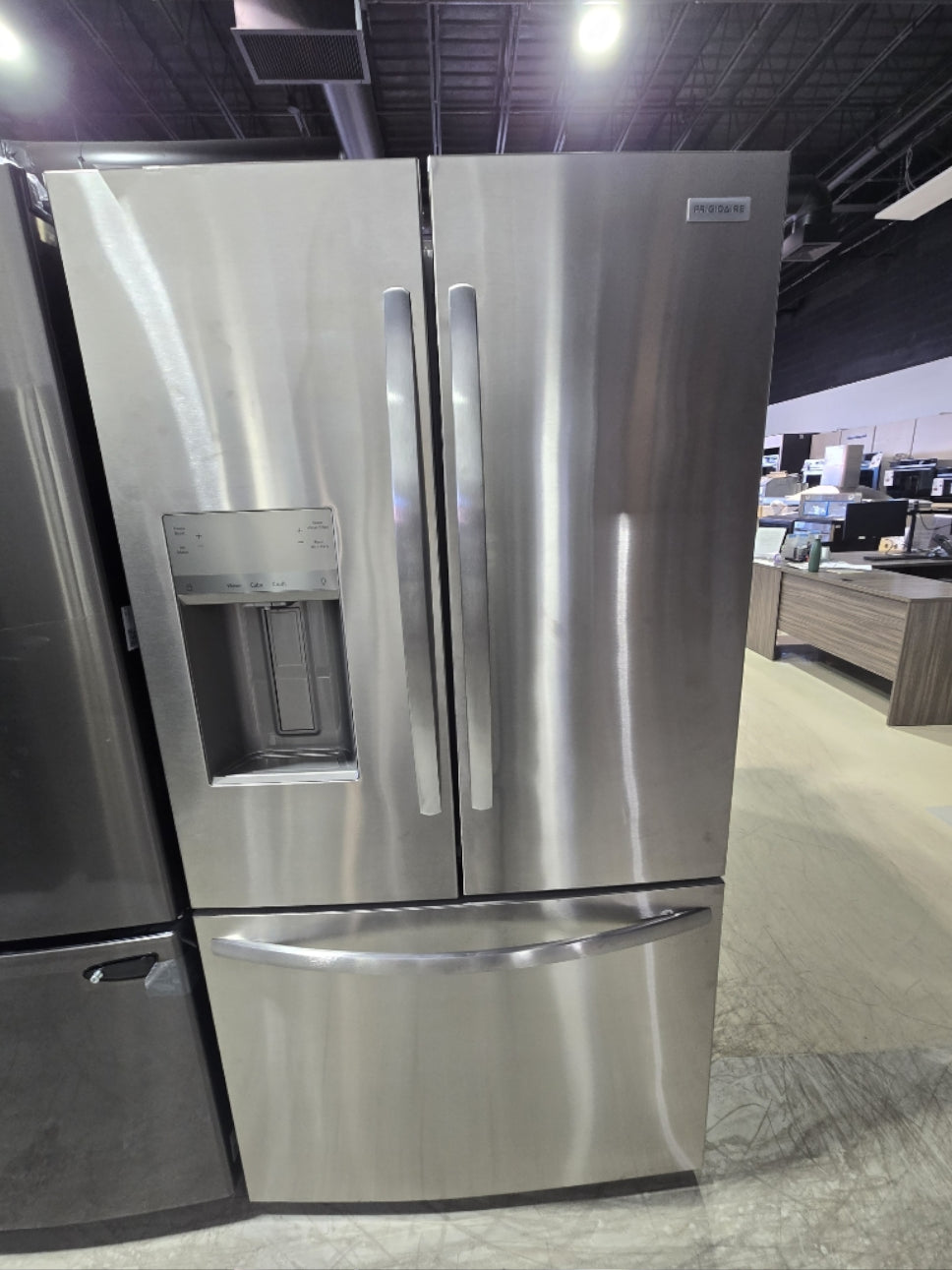 FRFC2323AS - RÉFRIGÉRATEURS - Frigidaire - Trois portes avec porte à deux battants - Acier inoxydable - Boîte Ouverte
