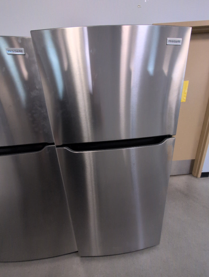 FFTR2045VS - REFRIGERATORS - Frigidaire - Top Freezer - Stainless Steel - Open Box - BonPrix Électroménagers