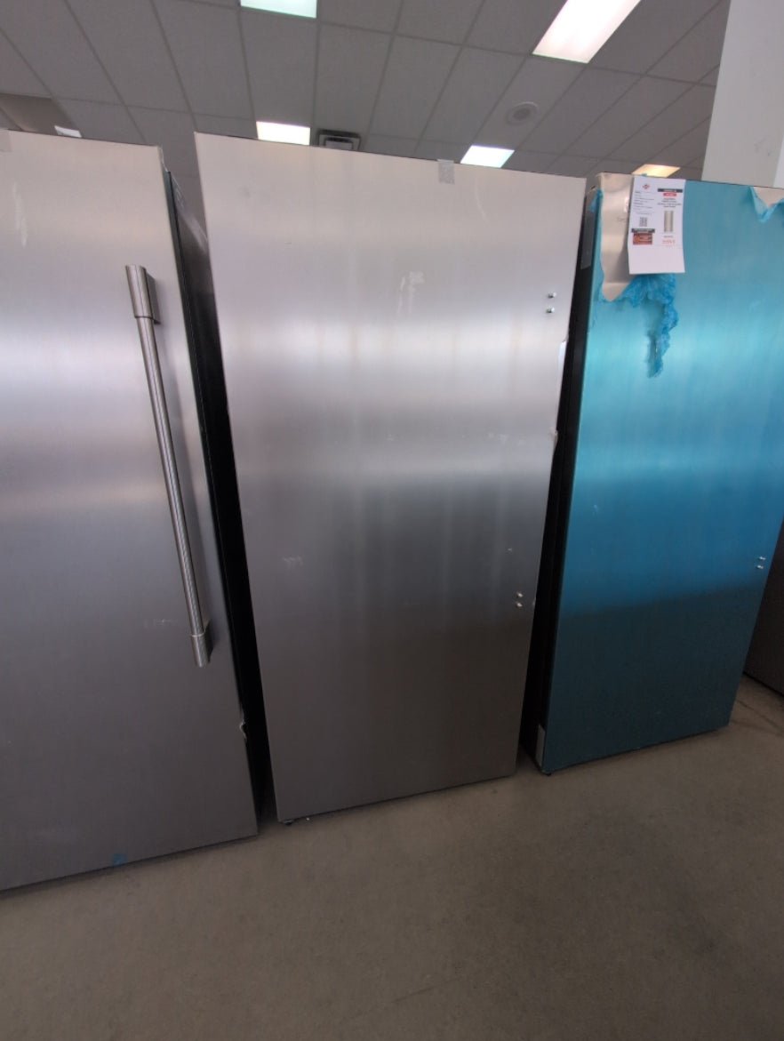 FPFU19F8WF - FREEZERS - Frigidaire Professional - Stainless steel - Open Box - BonPrix Électroménagers