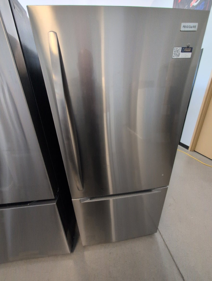 FRBE1925AF - REFRIGERATORS - Frigidaire - Bottom Freezer - Stainless Steel - Open Box - BonPrix Électroménagers