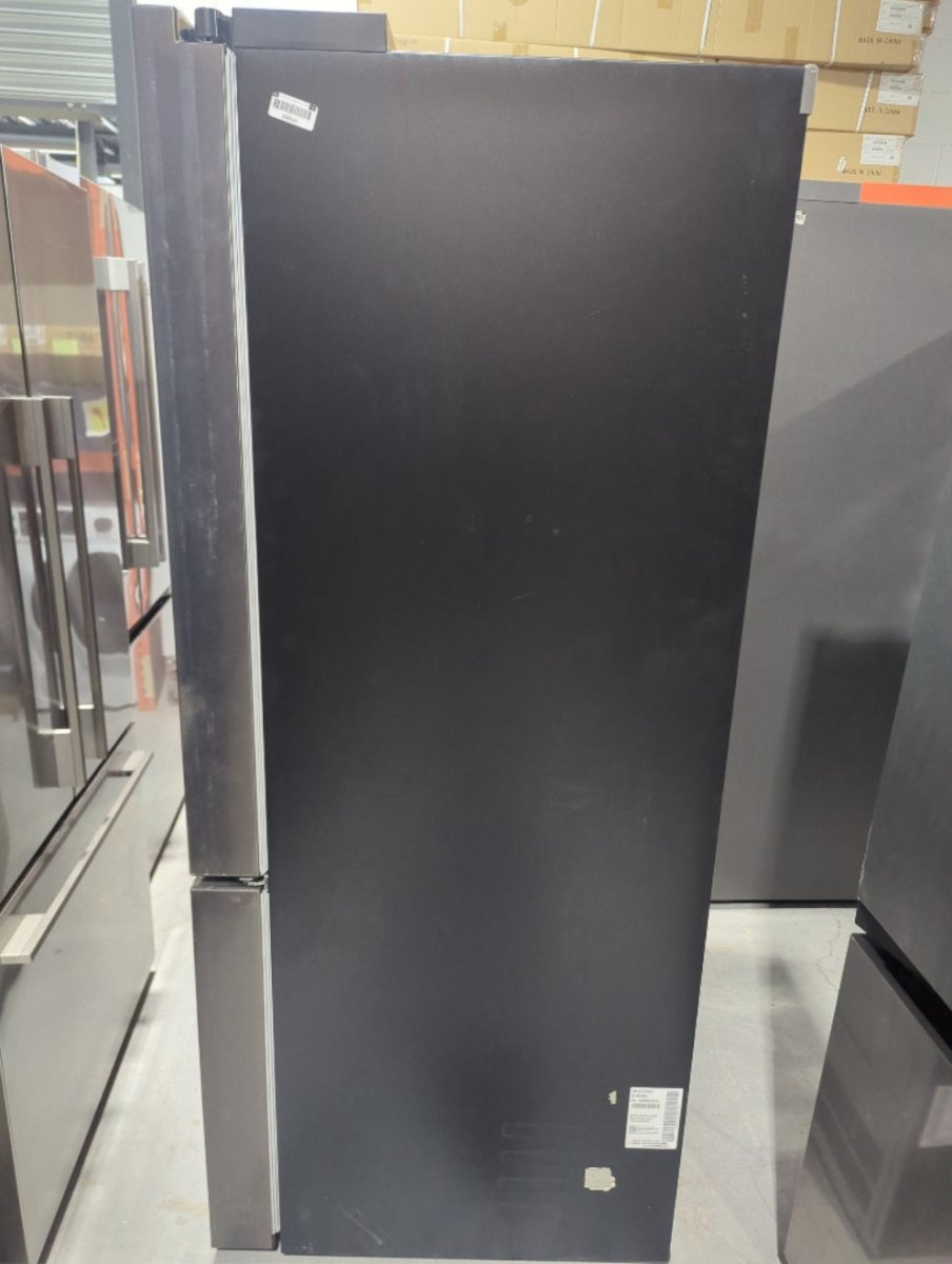 LRFLC2706D - REFRIGERATORS - LG - French 3-Door - Black Stainless - Open Box - BonPrix Électroménagers