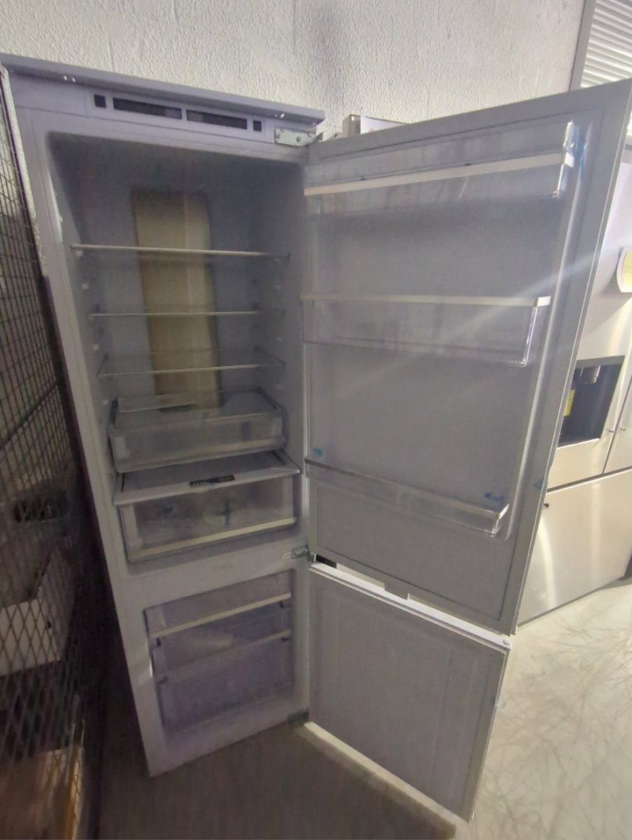 REF24BMBPNB - REFRIGERATORS - Bertazzoni - Bottom Mount - Panel Ready - Open Box - BonPrix Électroménagers